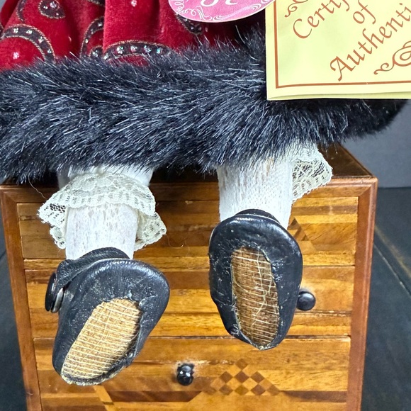 Collectors Choice PAIGE Windup Musical Porcelain Doll DanDee - Picture 12 of 16